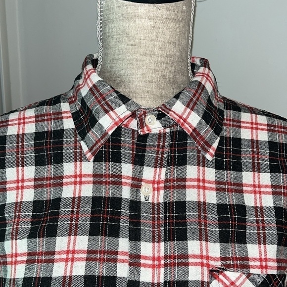 Activa Vintage Black & Red Flannel, Size Large excellent condition - Picture 2 of 6